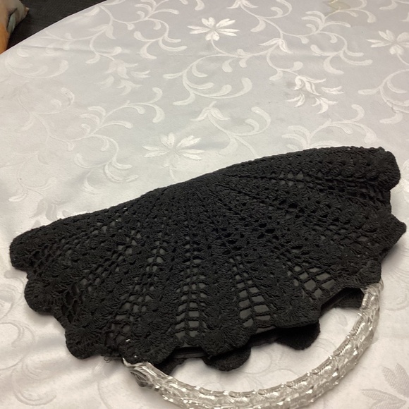 CROCHET BAG CLUTCH WITH LUCITE HANDLES. FABULOUS🖤🖤🖤🖤🖤 - Picture 12 of 14